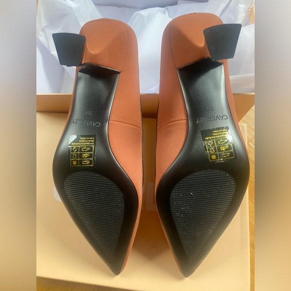 CAVERELY Lola Pump Heels- chestnut- never used - Picture 5 of 8